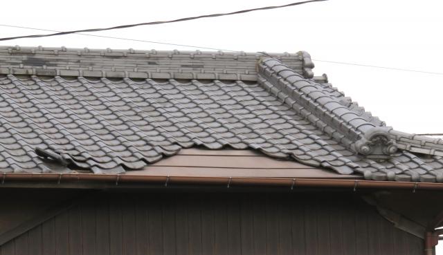 塗装できない屋根|①はがれや欠損が広く発生している