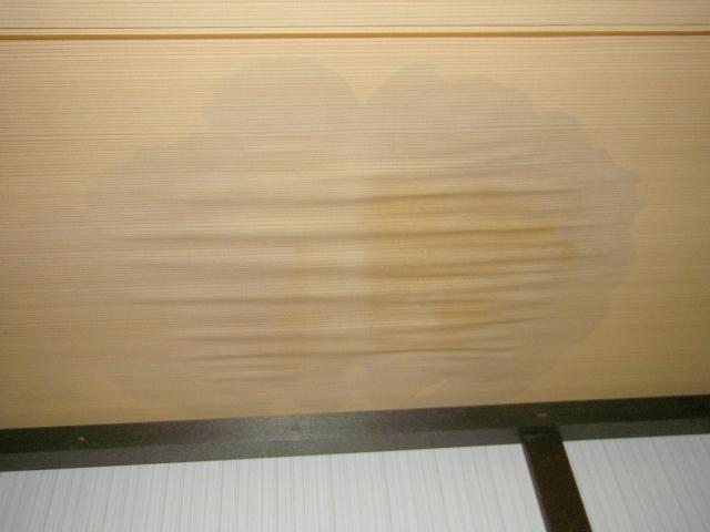 雨漏りでできた天井のシミ