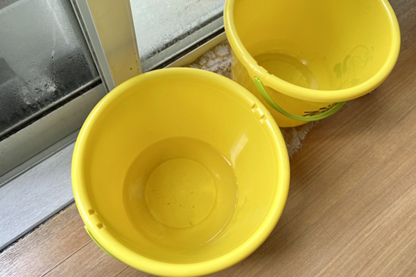 雨の強い日だけ雨漏り