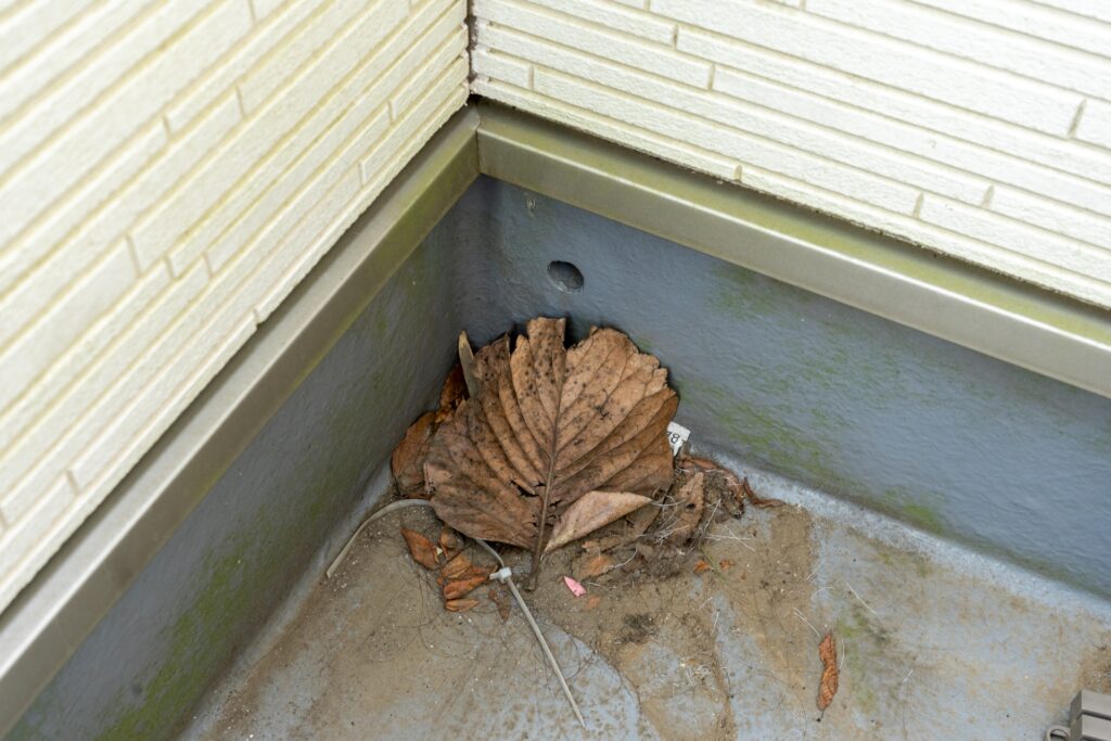 ベランダやバルコニー、屋上の排水不良はどうやって解消できる?
