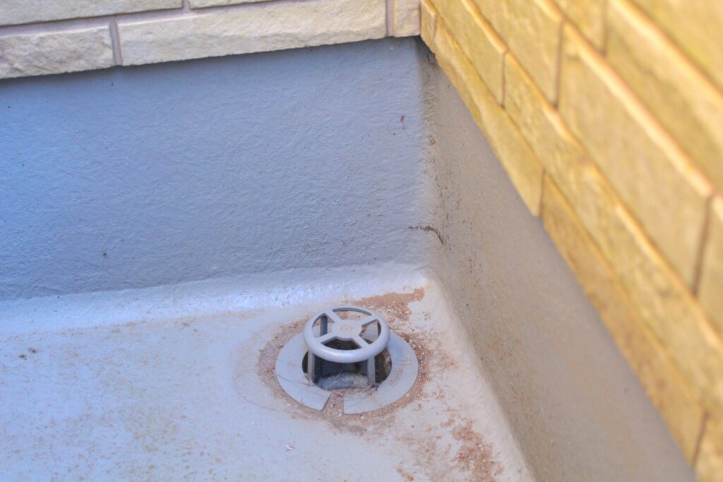 ベランダやバルコニー、屋上の排水不良はどうやって解消できる?